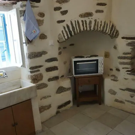 Next To The Bougainvillea! Holiday home Ano Syros