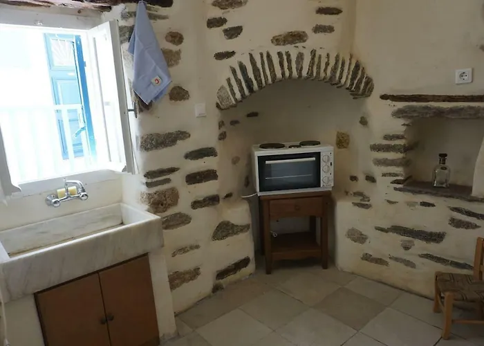 Next To The Bougainvillea! Holiday home Ano Syros